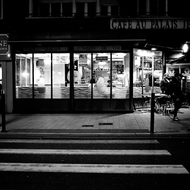 Outdoor terrace seating suitable for families in Mountain View